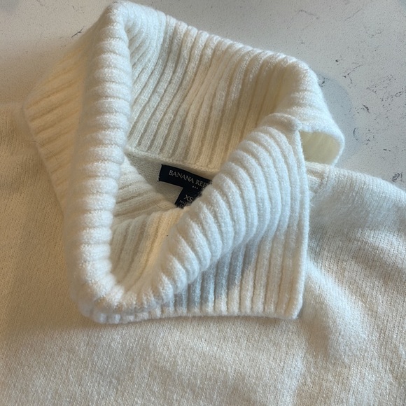 Banana Republic White Turtle Neck Sweater - Picture 2 of 4